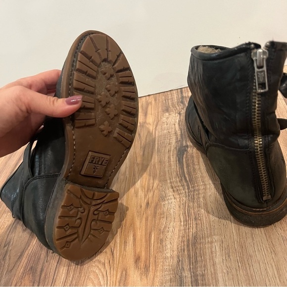 Frye Valerie 4015 Black Leather Sheepskin Motorcycle Engineer Ankle Boots - Picture 7 of 9